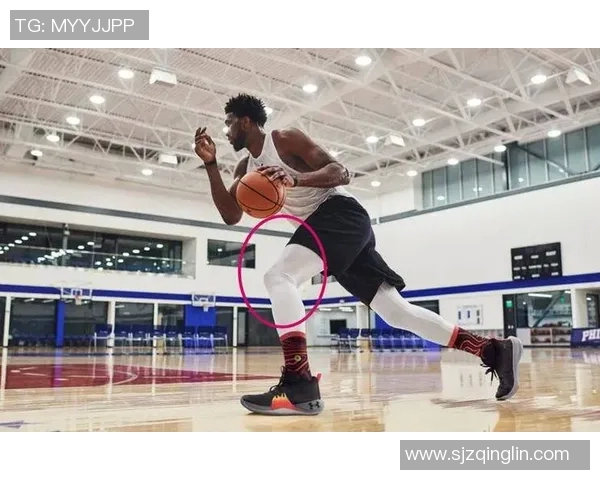 乔尔恩比德低位背打与外线投射技巧的完美结合与战术应用分析 乔尔恩比德低位背打与外线投射技巧的完美结合与战术应用分析