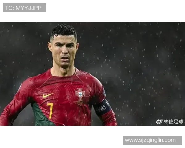 足球巨星C罗魅力四射帅气照片集锦展现运动员风采与个人魅力