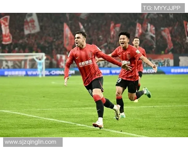 成都足球明星加盟中国联赛引发球迷热议谁会成为新面孔